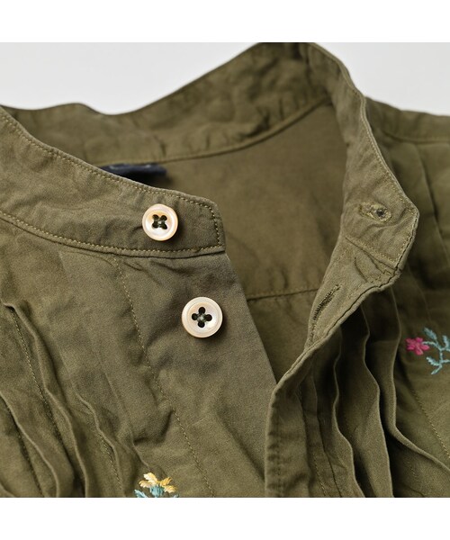 45R（フォーティファイブアール）の「ダンプ小花刺繍のピンタックプティローファーシャツ（再び）（その他・レディース・02-シロ/12-ベージュ/62-カーキ/75-ネイビー・02-M/03-L）」の15枚目の写真