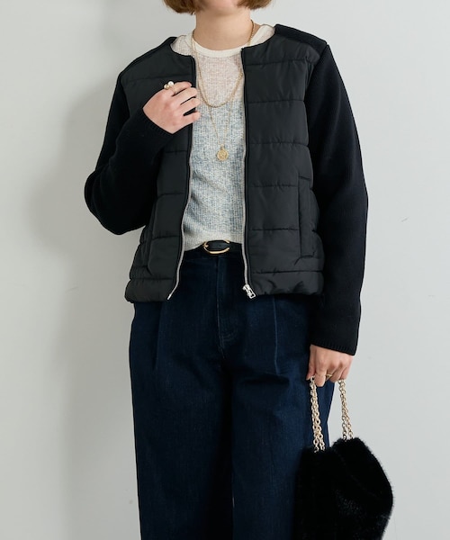 un dix cors(アンディコール)の「《大人のこなれ感》中綿ニット切替ノーカラージャケット(ノーカラージャケット・レディース・アイボリー/ブラック・F)」の1枚目の写真