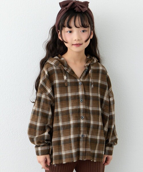 CIAOPANIC TYPY（チャオパニックティピー）の「【KIDS】【ジュニアサイズあり】裾断ち切り微起毛チェックフードシャツ（トップス・キッズ・ブラック/ブラウン・L/S/XXL/XL/M）」の2枚目の写真