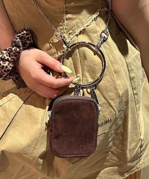 FOREVER 21(フォーエバー トゥエンティーワン)の「ポーチモバイルショルダ-(その他・カウ柄00/シルバー12/ブラウン51・FREE)」の3枚目の写真