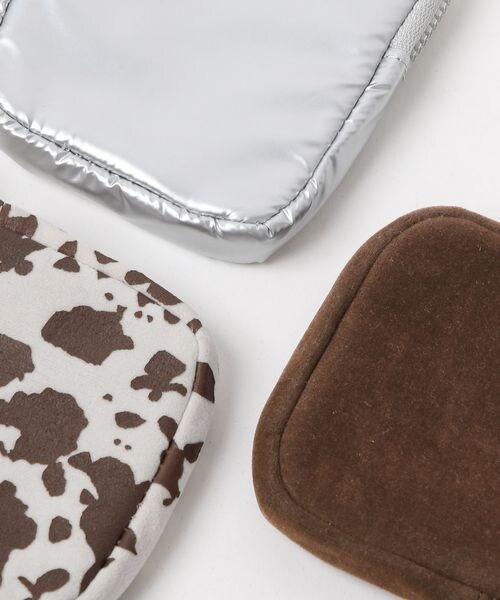 FOREVER 21(フォーエバー トゥエンティーワン)の「ポーチモバイルショルダ-(その他・カウ柄00/シルバー12/ブラウン51・FREE)」の17枚目の写真