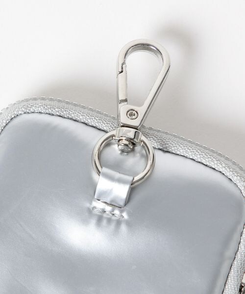 FOREVER 21(フォーエバー トゥエンティーワン)の「ポーチモバイルショルダ-(その他・カウ柄00/シルバー12/ブラウン51・FREE)」の11枚目の写真