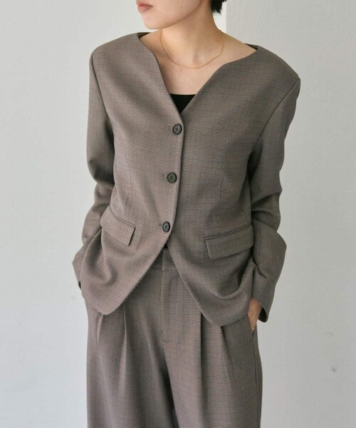 ear PAPILLONNER(イアパピヨネ)の「ガンクラブノーカラージャケット【SUM1 STYLE(スミスタイル)】(ノーカラージャケット・レディース・ブラック・F)」の1枚目の写真