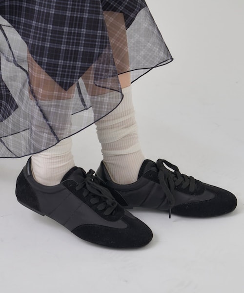 mystic(ミスティック)の「サテンラインスニーカー(スニーカー・レディース・ブラック/ブラウン・M/L/S)」の1枚目の写真