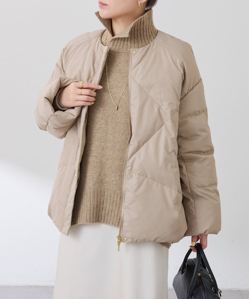 COLLAGE GALLARDAGALANTE（コラージュガリャルダガランテ）の「【軽量コート】ライトエンボスノーカラーダウン（ダウンジャケット/コート・レディース・オフホワイト/ネイビー/ベージュ・F）」の2枚目の写真