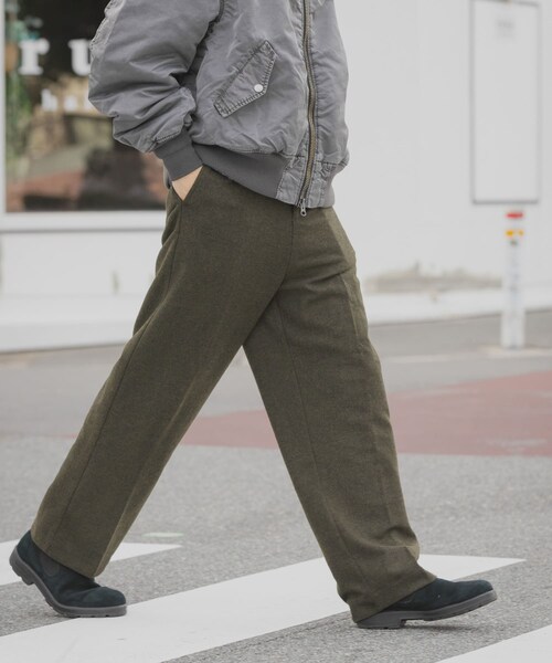 ITEMS URBANRESEARCH（アイテムズ アーバンリサーチ）の「ウール混テーパードパンツ（その他パンツ・メンズ・KHK/MOC/BLK・M/L）」の4枚目の写真