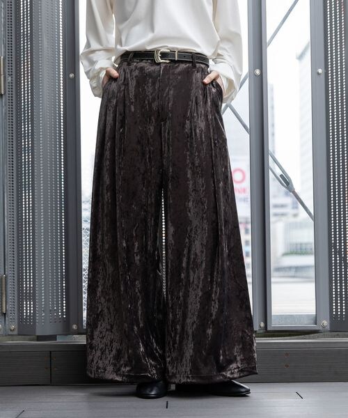 HARE(ハレ)の「クラッシュベロアボリュームパンツ(パンツ・【セットアップ対応】ブラック09/【セットアップ対応】ブラウン50・S/M)」の2枚目の写真