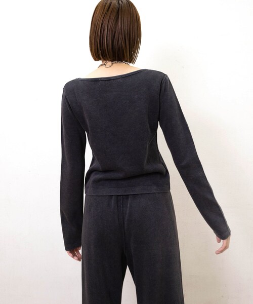 RNA（アールエヌエー）の「M2549 ＷフェイスコンパクトロンＴ（トップス・レディース・ブラック/ブルー/オレンジ）」の6枚目の写真