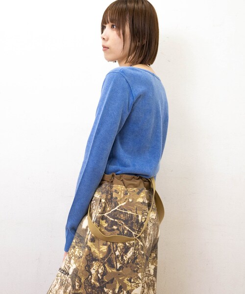 RNA（アールエヌエー）の「M2549 ＷフェイスコンパクトロンＴ（トップス・レディース・ブラック/ブルー/オレンジ）」の12枚目の写真