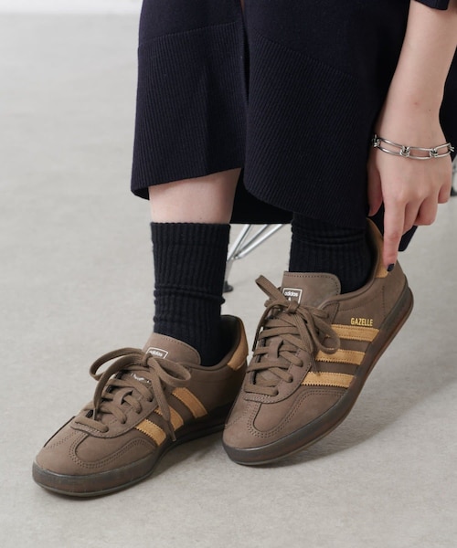 COLLAGE GALLARDAGALANTE(コラージュガリャルダガランテ)の「【adidas/アディダス】GAZELLE INDOOR/ガゼルインドア(スニーカー・レディース・ダークブラウン・24.5/23.5/24)」の1枚目の写真