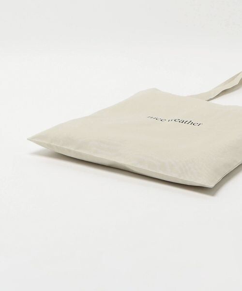 BEAUTY&YOUTH UNITED ARROWS（ビューティーアンドユースユナイテッドアローズ）の「＜NICE WEATHER＞ロゴ トートバッグ（バッグ・NATURAL(02)/NAVY(49)・FREE）」の8枚目の写真