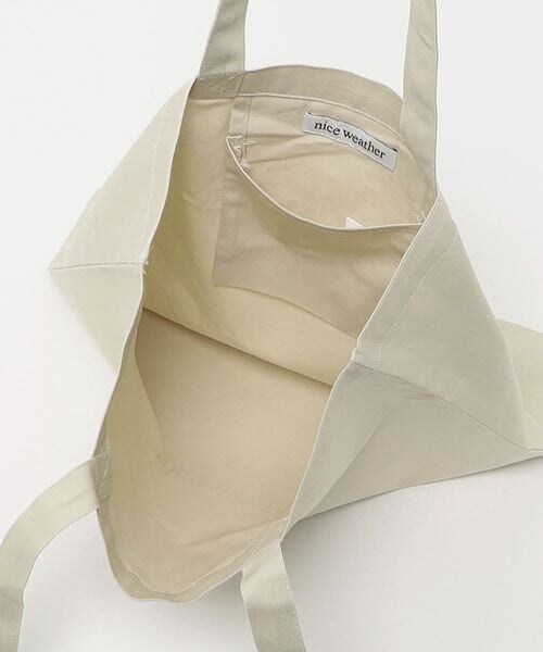 BEAUTY&YOUTH UNITED ARROWS（ビューティーアンドユースユナイテッドアローズ）の「＜NICE WEATHER＞ロゴ トートバッグ（バッグ・NATURAL(02)/NAVY(49)・FREE）」の9枚目の写真