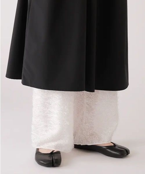 靴下屋(クツシタヤ)の「縫製カットジャカードレギンス11分丈/011860060(レッグウェア・オフホワイト01/クロ12・M)」の1枚目の写真