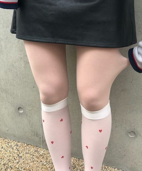 靴下屋(クツシタヤ)の「履くコスメ NUDEY54dタイツ/011900185(その他・エクリュベージュ05/ベージュ20/カメオベージュ30/ピンクベージュ32/ダルピンク34・F(MーL))」の2枚目の写真