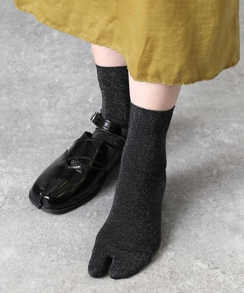 靴下屋(クツシタヤ)の「ラメ足袋ロークルーソックス/011132662(その他・サラシ02/クロ09・M~L(22.5~24.5))」の2枚目の写真