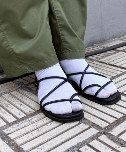 靴下屋(クツシタヤ)の「ラメ足袋ロークルーソックス/011132662(その他・サラシ02/クロ09・M~L(22.5~24.5))」の1枚目の写真