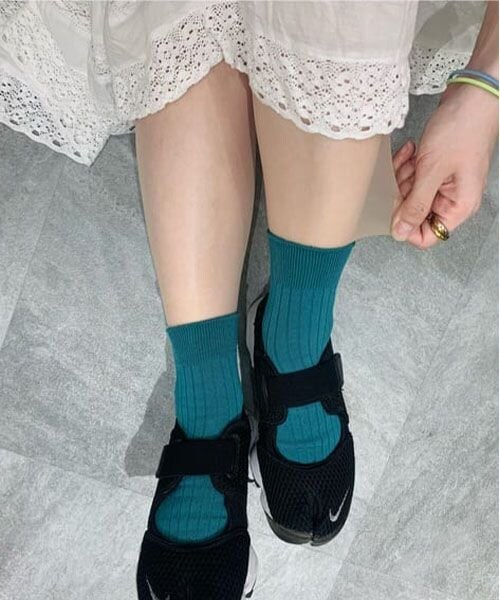 靴下屋（クツシタヤ）の「美しい素肌感ストッキング/011700039（その他・レディース・サワーベージュ01/ライトベージュ02/ナチュラルベージュ03/ヌーディーブラウン04/チアベージュ06/ロゼベージュ07/オークル08/ブラック09/スモークグレー14/チャコールグレー15・M~L(22.5~24.5)）」の6枚目の写真