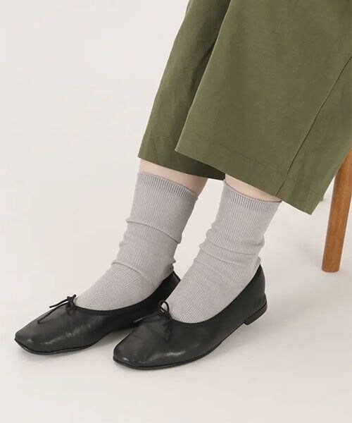 靴下屋(クツシタヤ)の「1×1リブソックス/011133028(その他・レディース・オフホワイト01/サラシ09/グレー11/クロ12/チャコールグレー14/ダルベージュ21/エアリーピンク31/アカ42/レモンクリーム60/スモークミント70/グレイッシュブルー81/コン84・F)」の3枚目の写真