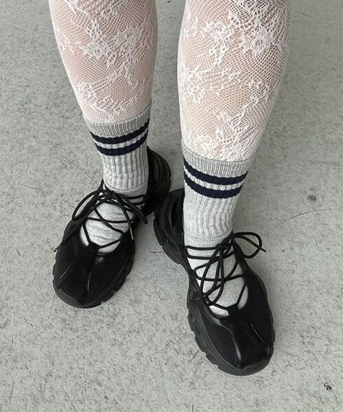 靴下屋（クツシタヤ）の「アメリブ2本ラインソックス/011141462（その他・レディース・オフホワイト+クロ01/オフホワイト+ダークグリーン02/オートミール+アカ04/オートミール+ネイビーブルー05/オートミール+ダークグリーン06/オートミール+ブラウン07/クロ12/グレーモク16・F）」の8枚目の写真