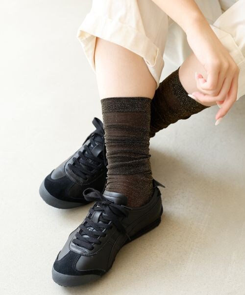 靴下屋（クツシタヤ）の「透けラメハイソックス/011170126（その他・レディース・シルバーグレー10/クロシルバー12/クロゴールド13/サワーベージュ21/ディープブラウン28/グレイッシュピンク35/コン84/ダークパープル94・F）」の3枚目の写真