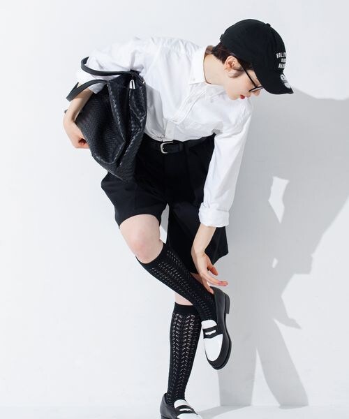 靴下屋(クツシタヤ)の「透かし編みレースハイソックス/011170163(その他・オフホワイト01/キナリ04/シルバーグレー10/クロ12/チャコールグレー14/モカブラウン22・F)」の4枚目の写真