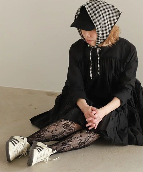 靴下屋(クツシタヤ)の「ラッセルレーシーフラワータイツ/011900204(その他・キナリ04/ライトベージュ05/サラシ09/クロ12・M)」の4枚目の写真