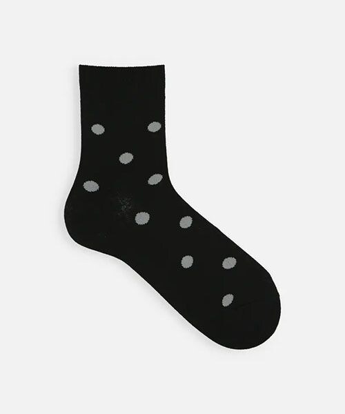 靴下屋(クツシタヤ)の「コインドットショートソックス/062131364(その他・ブラック+グレー12/グレー+ブルー16/レッド+アイボリー42/カーキ+ブラック74/ネイビー+イエロー84・F)」の1枚目の写真