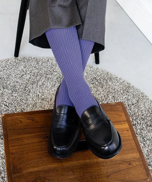 靴下屋（クツシタヤ）の「定番/綿混2×2リブレギュラーソックス/062140730（その他・オフホワイト01/サラシ09/トニック10/クロ12/アッシュグレー15/チャコールモク18/エボニー28/シンシャ59/シトロン69/エメラルド78/ストーンブルー81/ブルーネイビー85/ヴィオラ92・F）」の13枚目の写真