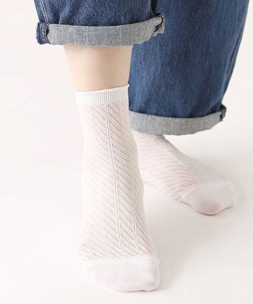 靴下屋(クツシタヤ)の「ななめメッシュショートソックス/011133029(その他・サラシ09/グレー11/クロ12/チャコールグレー14/ダルベージュ21/エアリーピンク31/レモンクリーム60/スモークミント70/グレイッシュブルー81/コン84・F)」の11枚目の写真