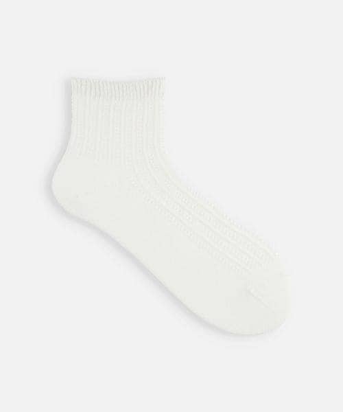 靴下屋(クツシタヤ)の「綿麻縦タックショートソックス/011132992(その他・オフホワイト01/クロ12/グレーモク16/ベージュ20/グレージュ25/ピンク30/グレイッシュイエロー61/グレイッシュサックス81・F)」の1枚目の写真