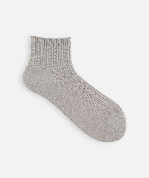 靴下屋(クツシタヤ)の「綿麻縦タックショートソックス/011132992(その他・オフホワイト01/クロ12/グレーモク16/ベージュ20/グレージュ25/ピンク30/グレイッシュイエロー61/グレイッシュサックス81・F)」の3枚目の写真