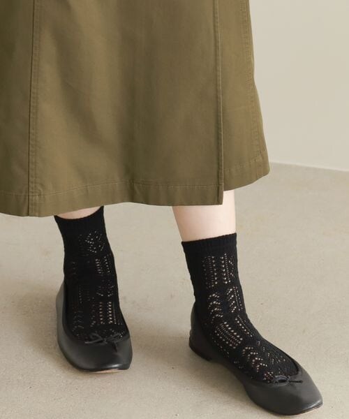 靴下屋(クツシタヤ)の「クロシェ風パッチワーク柄ショートソックス/011133002(その他・オフホワイト01/バニラ05/クロ12/モカチャ25/キミドリ73/スチールブルー83・F)」の3枚目の写真
