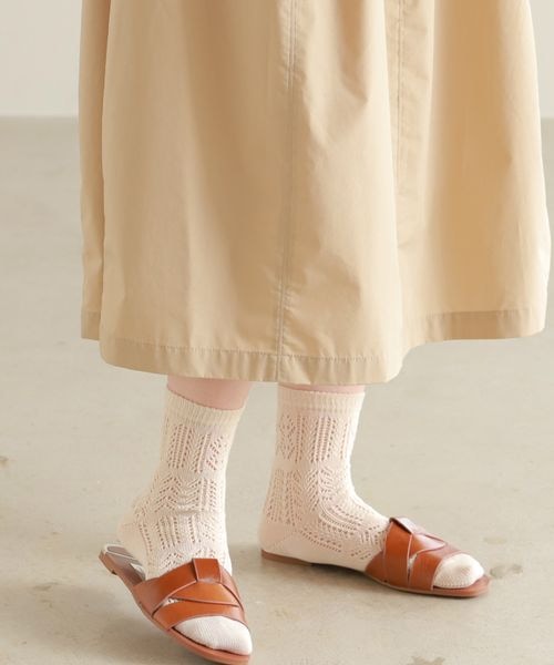 靴下屋(クツシタヤ)の「クロシェ風パッチワーク柄ショートソックス/011133002(その他・オフホワイト01/バニラ05/クロ12/モカチャ25/キミドリ73/スチールブルー83・F)」の2枚目の写真