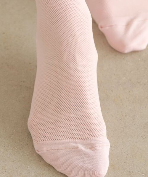 靴下屋(クツシタヤ)の「スポンジメッシュハイソックス/011170167(その他・キナリ04/グレー11/ピンク30・F)」の4枚目の写真