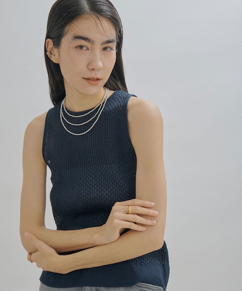 ADAM ET ROPE'（アダムエロペ）の「【公式サイト限定】【BATONER for SALON】SEE THROUGH TANK TOP（タンクトップ・レディース・ベージュ/ネイビー/サックス・F）」の2枚目の写真