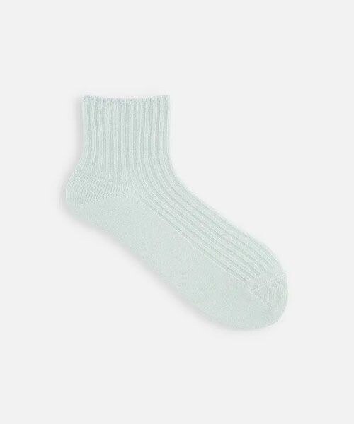 靴下屋（クツシタヤ）の「ローゲージ2×2リブショートソックス/011133066（その他・オフホワイト01/キナリ04/グレー11/クロ12/グレージュ26/ベビーピンク33/ビビッドピンク36/アカ42/ボルドー44/ベビークリーム61/イエロー62/GRN4(74)/キミドリ75/マッチャ78/グリーン79/ベビーサックス83/コン84/ロイヤルブルー86/アイアンブルー87・F）」の16枚目の写真