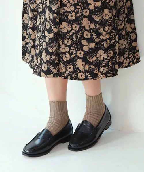 靴下屋（クツシタヤ）の「ローゲージ2×2リブショートソックス/011133066（その他・オフホワイト01/キナリ04/グレー11/クロ12/グレージュ26/ベビーピンク33/ビビッドピンク36/アカ42/ボルドー44/ベビークリーム61/イエロー62/GRN4(74)/キミドリ75/マッチャ78/グリーン79/ベビーサックス83/コン84/ロイヤルブルー86/アイアンブルー87・F）」の5枚目の写真