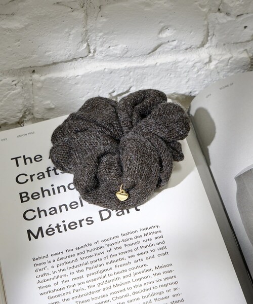 Lattice（Lattice）の「ニットシュシュ（シュシュ・レディース・アイボリー/ダークグレー・FREE）」の2枚目の写真