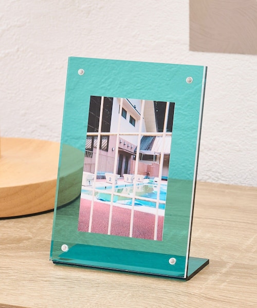 3coins(3coins)の「クリアマグネットフォトフレームL判ハーフ(フォトフレーム・オレンジ/グリーン・FREE)」の2枚目の写真