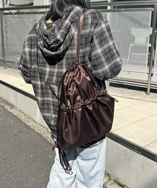 Lattice（Lattice）の「サテンナップサック（バックパック/リュック・レディース・ブラック/ブラウン・FREE）」の2枚目の写真