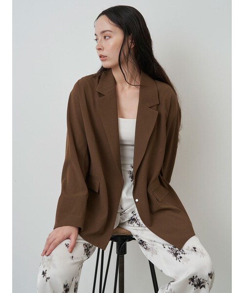 ELENDEEK（エレンディーク）の「SLUB YARN TAILORED JK（テーラードジャケット・レディース・オフホワイト/ブラック/ブラウン/ベージュ・F）」の9枚目の写真