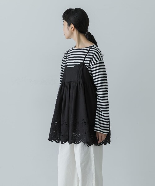 かぐれ（カグレ）の「スカラップ刺繍キャミソール（キャミソール・レディース・OFF/BLACK・FREE）」の2枚目の写真