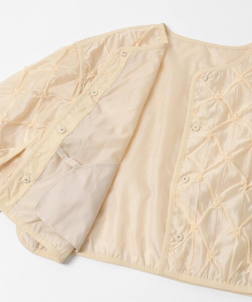 KBF（ケイビーエフ）の「シャーリングショートジャケット（ブルゾン・レディース・IVORY/BLACK・one）」の13枚目の写真