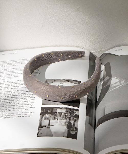 Lattice（Lattice）の「ストーンベロアカチューシャ（カチューシャ・レディース・ブラック/グレー・FREE）」の2枚目の写真