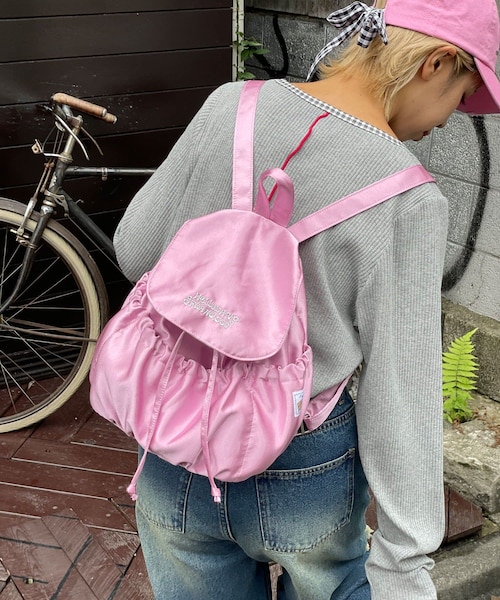 CIAOPANIC（チャオパニック）の「★【HELLO.SANFRANCISCO/ハローサンフランシスコ】ロゴ刺繍サテンリュックサック（バックパック/リュック・レディース・シルバー/ブルー/ピンク・ONE）」の3枚目の写真