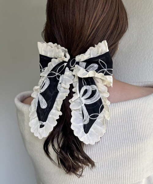 Lattice（Lattice）の「刺繍リボンバレッタ（バレッタ/ヘアクリップ・レディース・アイボリー/ブラック・FREE）」の2枚目の写真
