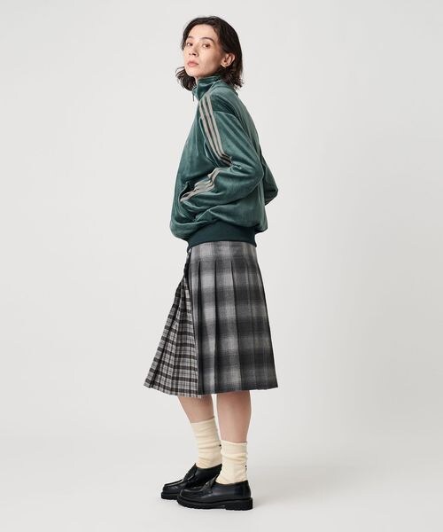 BEAUTY&YOUTH UNITED ARROWS(ビューティーアンドユースユナイテッドアローズ)の「<adidas Originals>ファイヤーバード ベロアトラックトップ(トップス・DK.GRAY(23)/DK.BROWN(32)/DK.GREEN(53)・XS/S)」の12枚目の写真