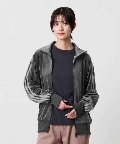 BEAUTY&YOUTH UNITED ARROWS(ビューティーアンドユースユナイテッドアローズ)の「<adidas Originals>ファイヤーバード ベロアトラックトップ(トップス・DK.GRAY(23)/DK.BROWN(32)/DK.GREEN(53)・XS/S)」の4枚目の写真
