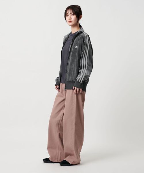 BEAUTY&YOUTH UNITED ARROWS(ビューティーアンドユースユナイテッドアローズ)の「<adidas Originals>ファイヤーバード ベロアトラックトップ(トップス・DK.GRAY(23)/DK.BROWN(32)/DK.GREEN(53)・XS/S)」の1枚目の写真