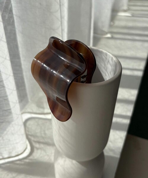 CAPRICIEUX LE'MAGE（カプリシューレマージュ）の「〈GOLDY/ゴールディ〉クラウドバンス（バレッタ/ヘアクリップ・レディース・グレー/ブラウン・F）」の2枚目の写真